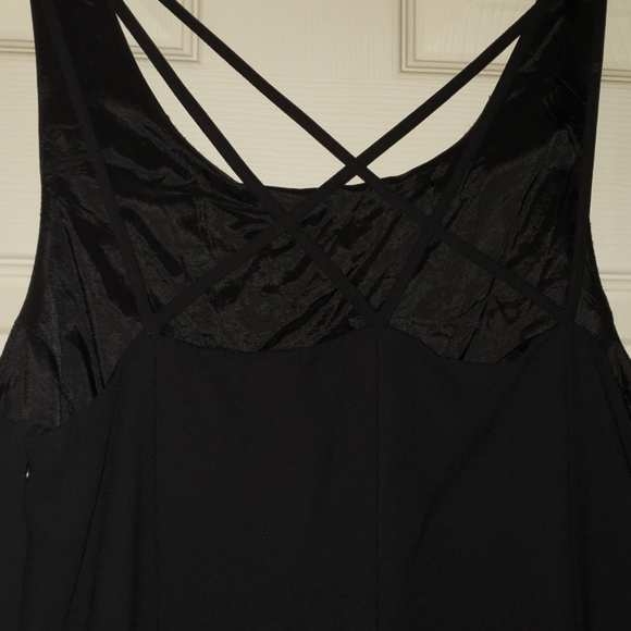 Dress - Picture 2 of 4